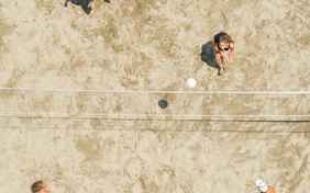 Sportsfreunde lockt der Beachvolley-Treff - Foto: Volker Lannert